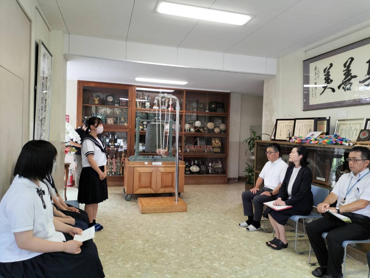 昨年の点鐘式（雨天のため室内）