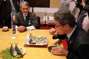 試食