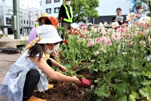 子どもと花壇