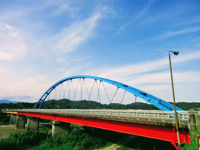 秋空に映える森永橋