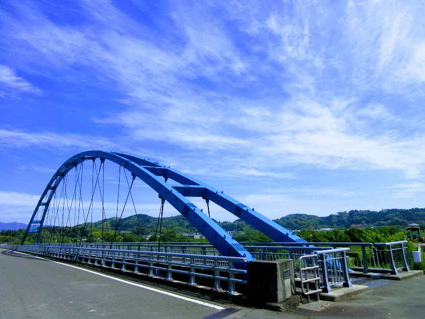 初夏に映える森永橋