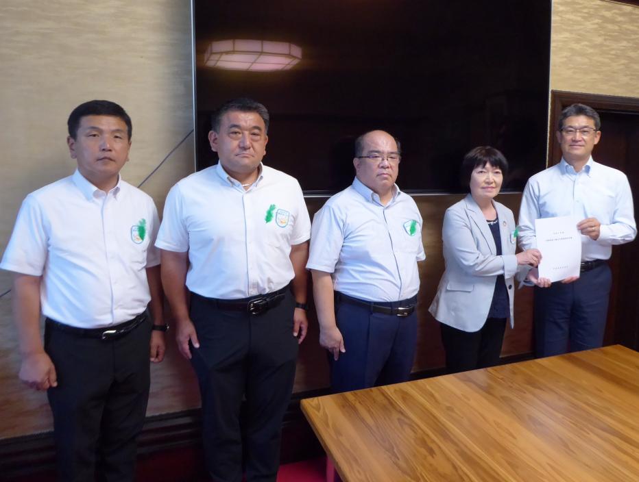 知事提出の様子