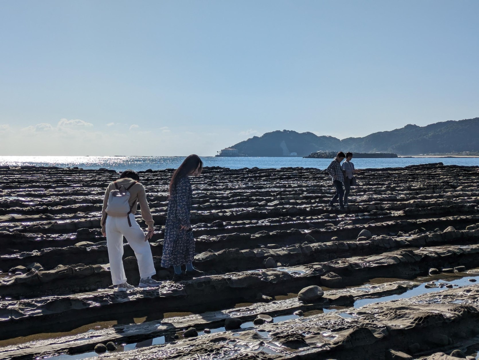 鬼の洗濯岩に興味津々！